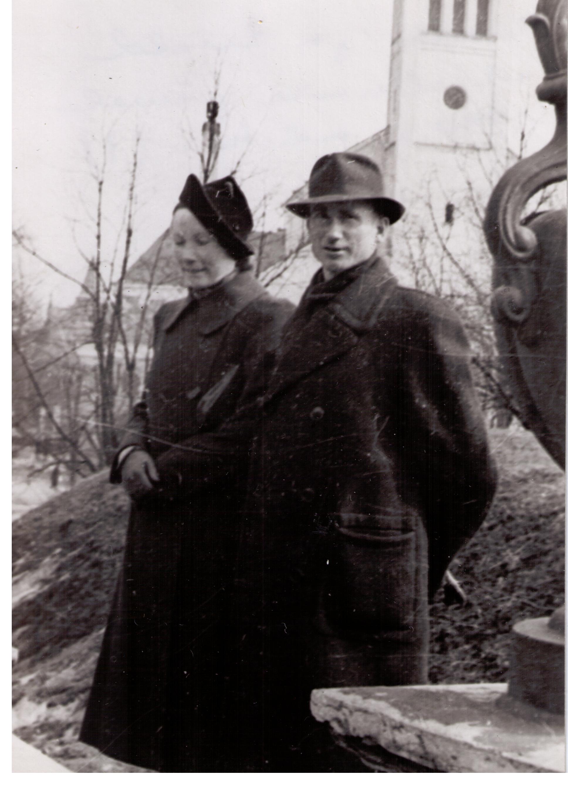 Valli ja Evald abiellumise päeval 1940. aastal, arvatavasti märtsis